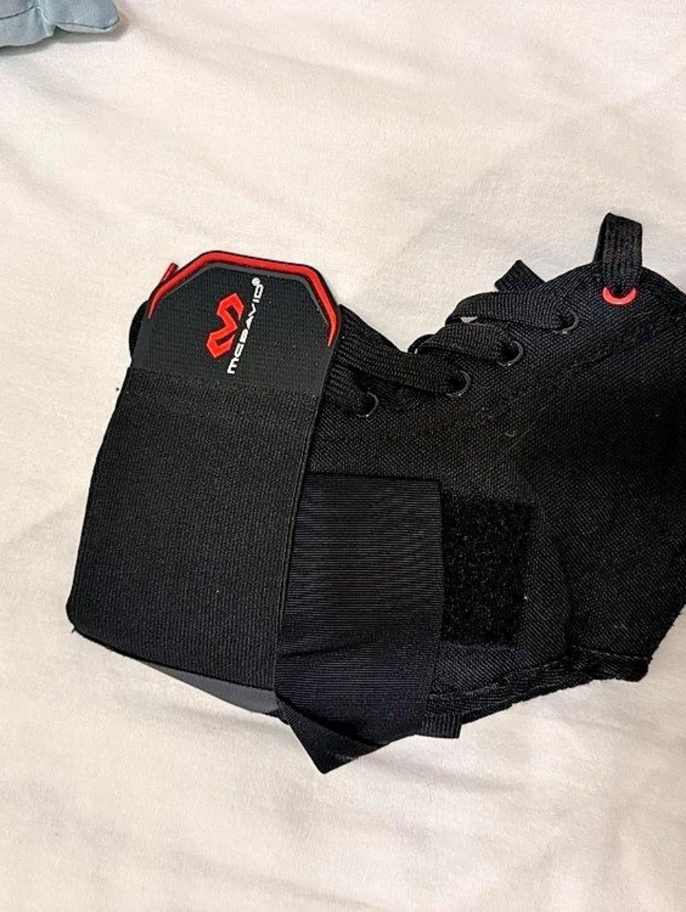 McDavid 195 Ankle Brace w/ Straps Black